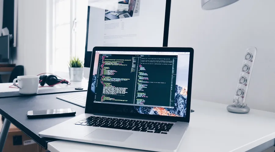 Por qué tu empresa en Granada necesita una página web profesional